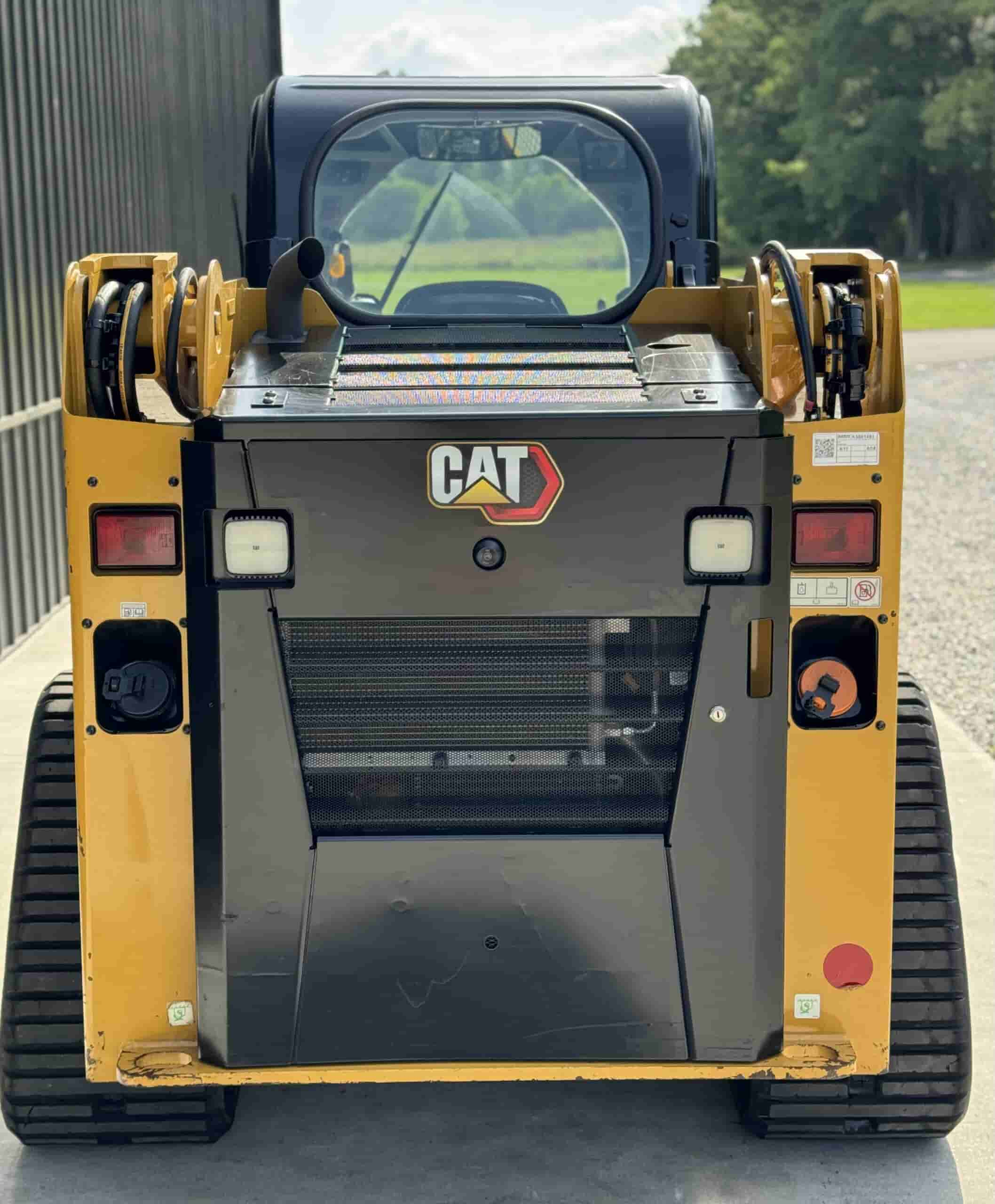 2022 CAT 239D3
